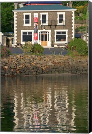 Framed Careys Bay Hotel, Careys Bay, Port Chalmers, Dunedin, New Zealand Print