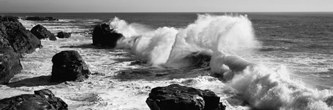 Framed Waves breaking on the coast, Santa Cruz, California (black and white) Print