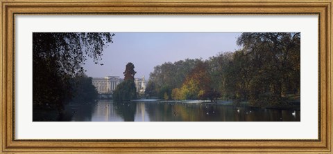 Framed Buckingham Palace, City Of Westminster, London, England Print