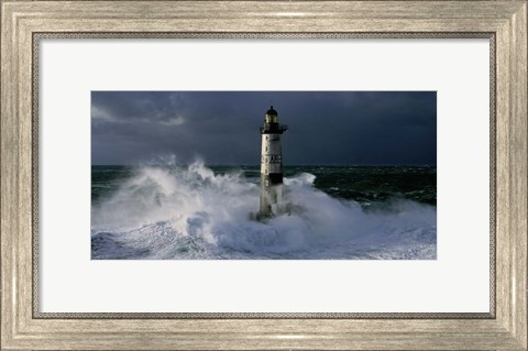 Framed Phare d&#39; Ar-Men lors d&#39; une Tempete Print