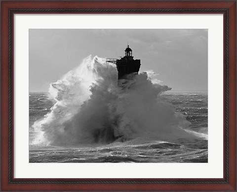 Framed Phare du Four lors d&#39; une Tempete Print