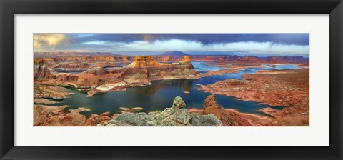 Framed Alstrom Point at Lake Powell, Utah, USA Print