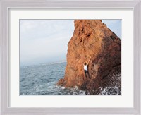 Framed Deep Water Solo on a small rock at Point de l'Aiguille