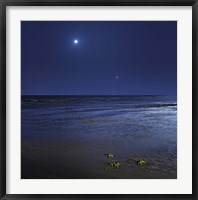 Framed Venus shines brightly below the crescent Moon from coast of Buenos Aires, Argentina